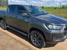 Toyota HILUX 2.8 D-4D TURBO DIESEL CD SR 4X4 AUTOMÁTICO 2023/2024 CAMINHÕES & CAMIONETAS PASSO FUNDO / Carros no Vale