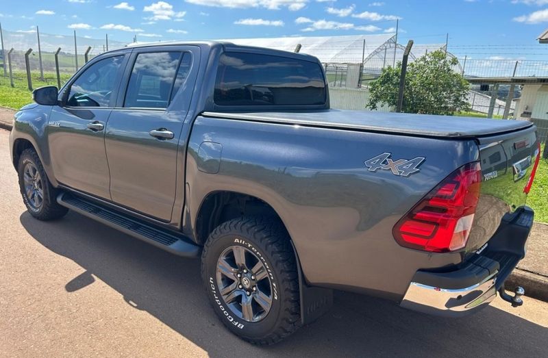 Toyota HILUX 2.8 D-4D TURBO DIESEL CD SR 4X4 AUTOMÁTICO 2023/2024 CAMINHÕES & CAMIONETAS PASSO FUNDO / Carros no Vale Toyota HILUX 2.8 D-4D TURBO DIESEL CD SR 4X4 AUTOMÁTICO 2023/2024 CAMINHÕES & CAMIONETAS PASSO FUNDO / Carros no Vale