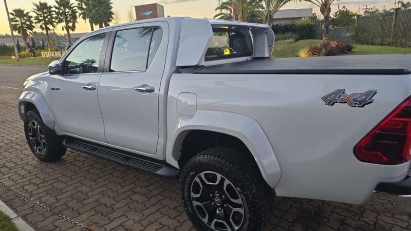 Toyota HILUX 2.8 D-4D TURBO DIESEL CD SRX PLUS 4X4 AUTOMÁTICO 2024/2024 CAMINHÕES & CAMIONETAS PASSO FUNDO / Carros no Vale