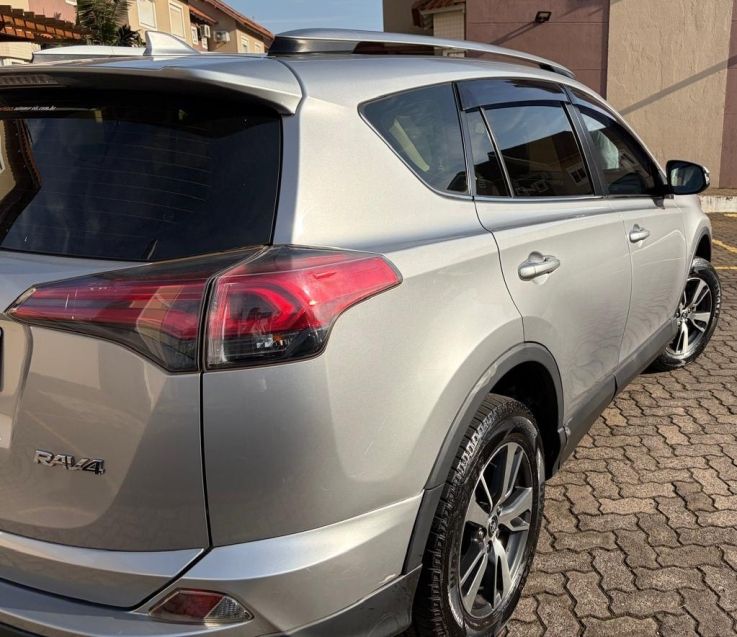 Toyota RAV4 2.0 16V GASOLINA 4P AUTOMÁTICO 2017/2018 CAMINHÕES & CAMIONETAS PASSO FUNDO / Carros no Vale Toyota RAV4 2.0 16V GASOLINA 4P AUTOMÁTICO 2017/2018 CAMINHÕES & CAMIONETAS PASSO FUNDO / Carros no Vale