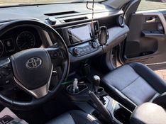 Toyota RAV4 2.0 16V GASOLINA 4P AUTOMÁTICO 2017/2018 CAMINHÕES & CAMIONETAS PASSO FUNDO / Carros no Vale