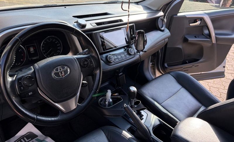 Toyota RAV4 2.0 16V GASOLINA 4P AUTOMÁTICO 2017/2018 CAMINHÕES & CAMIONETAS PASSO FUNDO / Carros no Vale Toyota RAV4 2.0 16V GASOLINA 4P AUTOMÁTICO 2017/2018 CAMINHÕES & CAMIONETAS PASSO FUNDO / Carros no Vale