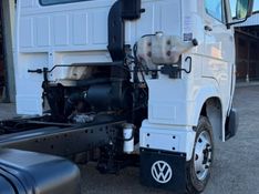 Volkswagen 8120 8-120/8-120 Euro3 Worker 2p Chassi 2002/2002 CAMINHÕES & CAMIONETAS PASSO FUNDO / Carros no Vale