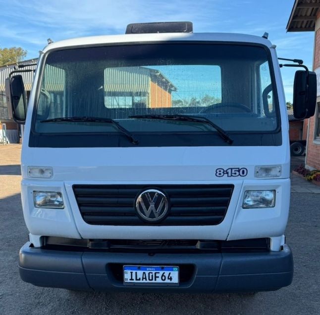 Volkswagen 8120 8-120/8-120 Euro3 Worker 2p Chassi 2002/2002 CAMINHÕES & CAMIONETAS PASSO FUNDO / Carros no Vale