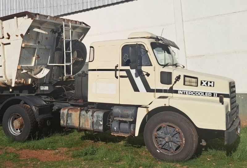Volvo N10 280 Cavalo Mecânico 4×2 1988/1988 CAMINHÕES & CAMIONETAS PASSO FUNDO / Carros no Vale