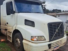 Volvo NH12 380 NH-12 380 6×2 2p 2003/2003 CAMINHÕES & CAMIONETAS PASSO FUNDO / Carros no Vale