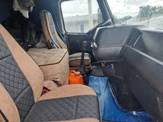 Volvo NH12 380 NH-12 380 6×2 2p 2003/2003 CAMINHÕES & CAMIONETAS PASSO FUNDO / Carros no Vale