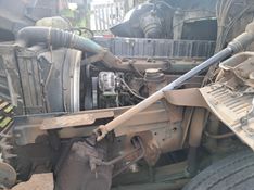 Volvo NH12 380 NH-12 380 6×2 2p 2003/2003 CAMINHÕES & CAMIONETAS PASSO FUNDO / Carros no Vale