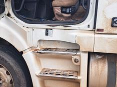 Volvo NH12 380 NH-12 380 6×2 2p 2003/2003 CAMINHÕES & CAMIONETAS PASSO FUNDO / Carros no Vale