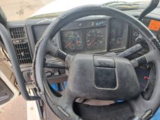 Volvo NH12 380 NH-12 380 6×2 2p 2003/2003 CAMINHÕES & CAMIONETAS PASSO FUNDO / Carros no Vale