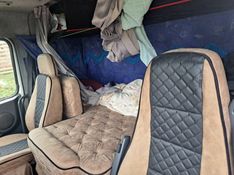 Volvo NH12 380 NH-12 380 6×2 2p 2003/2003 CAMINHÕES & CAMIONETAS PASSO FUNDO / Carros no Vale