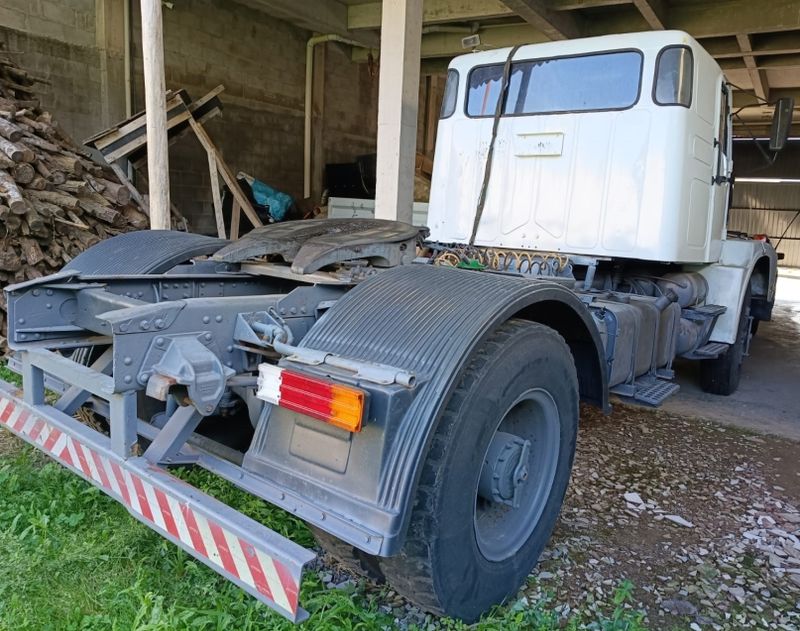 Volvo NL10 NL-10 280 4×2 2p 1988/1988 CAMINHÕES & CAMIONETAS PASSO FUNDO / Carros no Vale