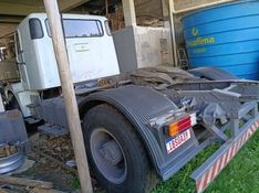 Volvo NL10 NL-10 280 4×2 2p 1988/1988 CAMINHÕES & CAMIONETAS PASSO FUNDO / Carros no Vale