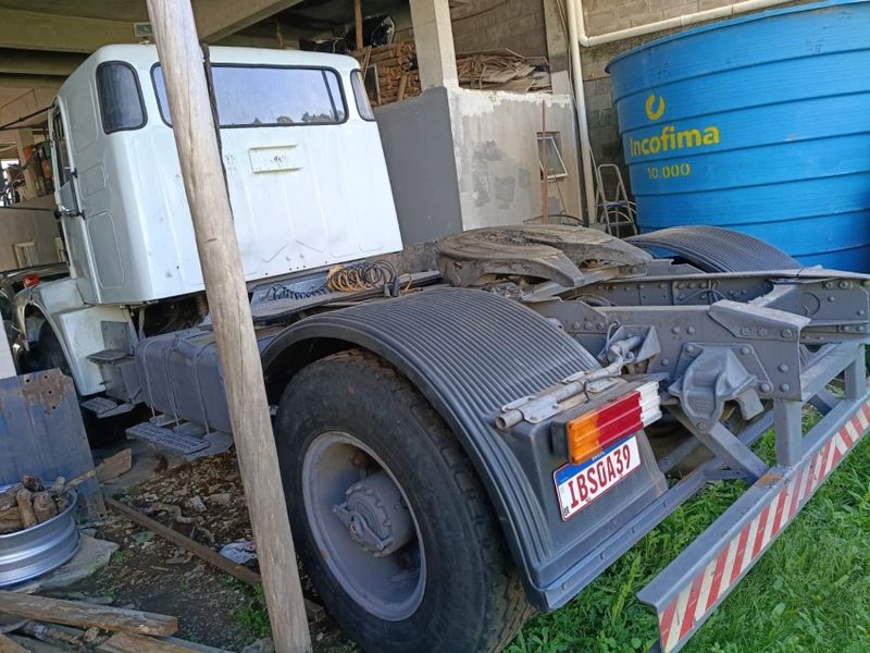 Volvo NL10 NL-10 280 4×2 2p 1988/1988 CAMINHÕES & CAMIONETAS PASSO FUNDO / Carros no Vale