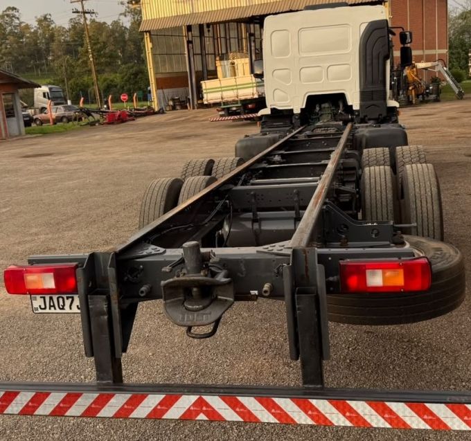 Volvo VM 330 6×2 2p Chassi 2021/2021 CAMINHÕES & CAMIONETAS PASSO FUNDO / Carros no Vale Volvo VM 330 6×2 2p Chassi 2021/2021 CAMINHÕES & CAMIONETAS PASSO FUNDO / Carros no Vale