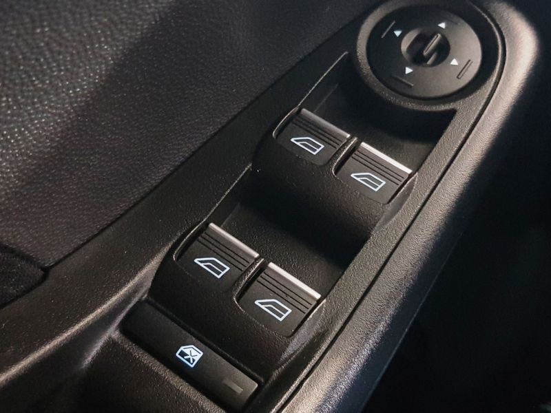 Ford FIESTA 1.6 SE HATCH 16V FLEX 4P POWERSHIFT 2015/2016 ADVANT AUTOMÓVEIS CAXIAS DO SUL / Carros no Vale Ford FIESTA 1.6 SE HATCH 16V FLEX 4P POWERSHIFT 2015/2016 ADVANT AUTOMÓVEIS CAXIAS DO SUL / Carros no Vale