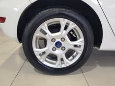 Ford FIESTA 1.6 SE HATCH 16V FLEX 4P POWERSHIFT 2015/2016 ADVANT AUTOMÓVEIS CAXIAS DO SUL / Carros no Vale