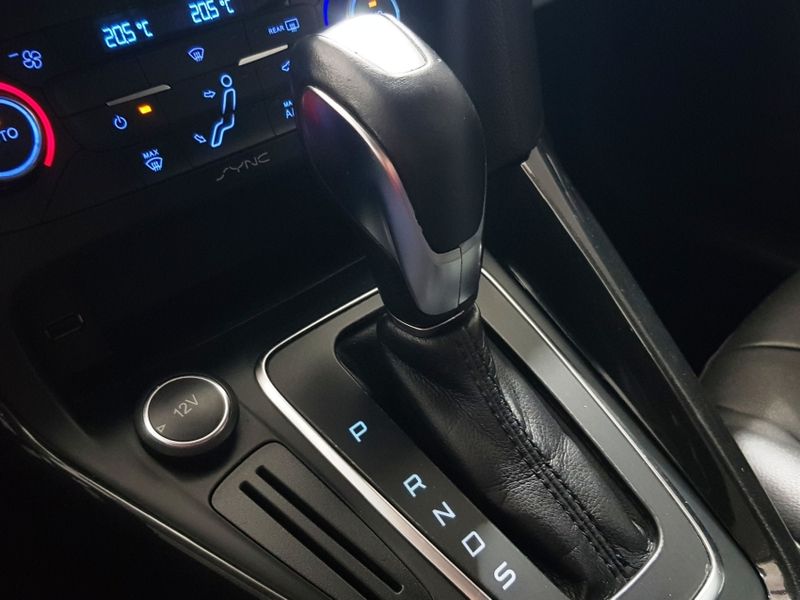 Ford FOCUS 2.0 TITANIUM 16V FLEX 4P POWERSHIFT 2015/2016 ADVANT AUTOMÓVEIS CAXIAS DO SUL / Carros no Vale Ford FOCUS 2.0 TITANIUM 16V FLEX 4P POWERSHIFT 2015/2016 ADVANT AUTOMÓVEIS CAXIAS DO SUL / Carros no Vale