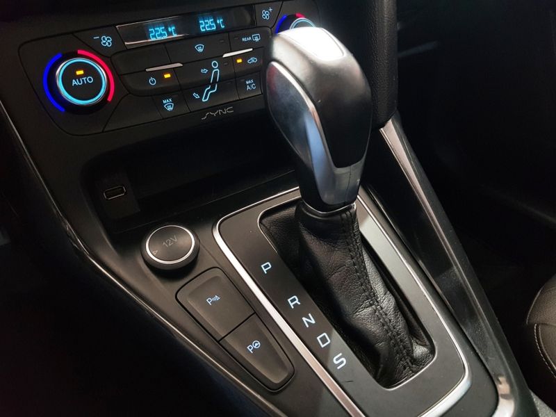 Ford FOCUS 2.0 TITANIUM PLUS 16V FLEX 4P POWERSHIFT 2017/2018 ADVANT AUTOMÓVEIS CAXIAS DO SUL / Carros no Vale Ford FOCUS 2.0 TITANIUM PLUS 16V FLEX 4P POWERSHIFT 2017/2018 ADVANT AUTOMÓVEIS CAXIAS DO SUL / Carros no Vale