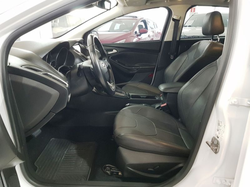 Ford FOCUS 2.0 TITANIUM PLUS 16V FLEX 4P POWERSHIFT 2017/2018 ADVANT AUTOMÓVEIS CAXIAS DO SUL / Carros no Vale Ford FOCUS 2.0 TITANIUM PLUS 16V FLEX 4P POWERSHIFT 2017/2018 ADVANT AUTOMÓVEIS CAXIAS DO SUL / Carros no Vale