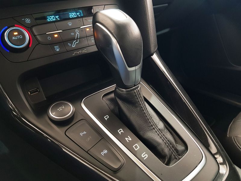 Ford FOCUS 2.0 TITANIUM PLUS FASTBACK 16V FLEX 4P POWERSHIFT 2018/2019 ADVANT AUTOMÓVEIS CAXIAS DO SUL / Carros no Vale Ford FOCUS 2.0 TITANIUM PLUS FASTBACK 16V FLEX 4P POWERSHIFT 2018/2019 ADVANT AUTOMÓVEIS CAXIAS DO SUL / Carros no Vale