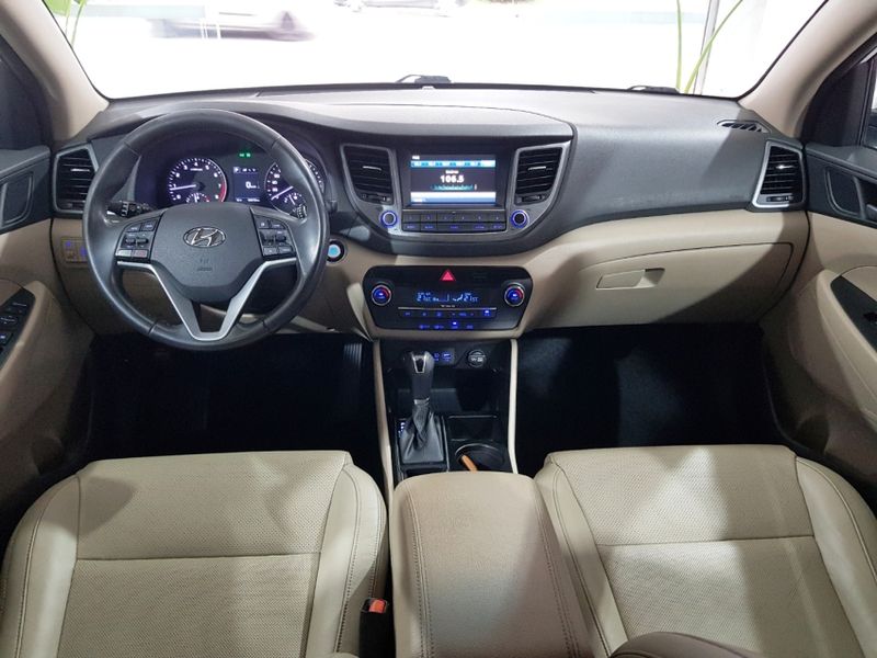 Hyundai TUCSON 1.6 16V T-GDI GASOLINA GL ECOSHIFT 2016/2017 ADVANT AUTOMÓVEIS CAXIAS DO SUL / Carros no Vale Hyundai TUCSON 1.6 16V T-GDI GASOLINA GL ECOSHIFT 2016/2017 ADVANT AUTOMÓVEIS CAXIAS DO SUL / Carros no Vale