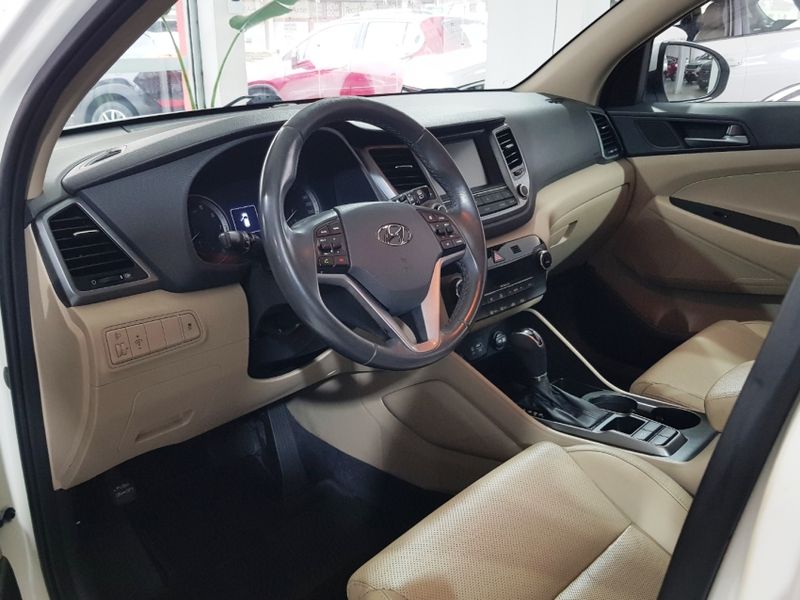 Hyundai TUCSON 1.6 16V T-GDI GASOLINA GL ECOSHIFT 2016/2017 ADVANT AUTOMÓVEIS CAXIAS DO SUL / Carros no Vale Hyundai TUCSON 1.6 16V T-GDI GASOLINA GL ECOSHIFT 2016/2017 ADVANT AUTOMÓVEIS CAXIAS DO SUL / Carros no Vale
