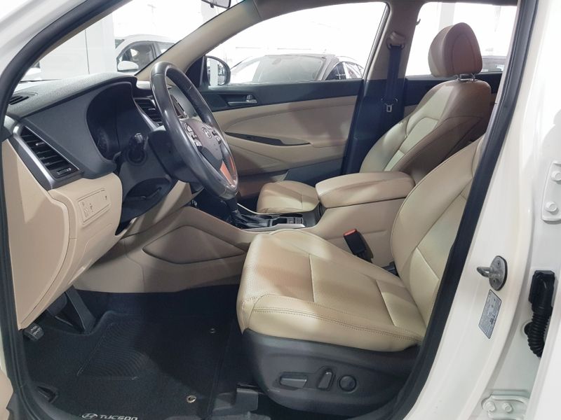 Hyundai TUCSON 1.6 16V T-GDI GASOLINA GL ECOSHIFT 2016/2017 ADVANT AUTOMÓVEIS CAXIAS DO SUL / Carros no Vale Hyundai TUCSON 1.6 16V T-GDI GASOLINA GL ECOSHIFT 2016/2017 ADVANT AUTOMÓVEIS CAXIAS DO SUL / Carros no Vale