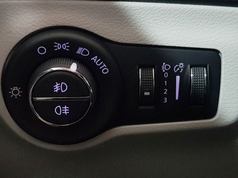 JEEP COMPASS 2.0 16V FLEX LIMITED AUTOMÁTICO 2017/2018 ADVANT AUTOMÓVEIS CAXIAS DO SUL / Carros no Vale