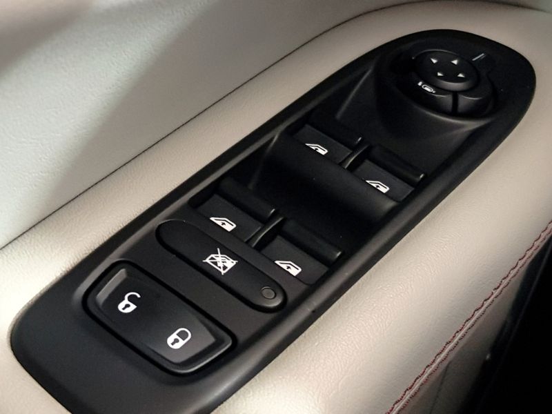 JEEP COMPASS 2.0 16V FLEX LIMITED AUTOMÁTICO 2017/2018 ADVANT AUTOMÓVEIS CAXIAS DO SUL / Carros no Vale