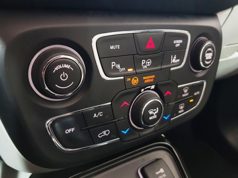 JEEP COMPASS 2.0 16V FLEX LIMITED AUTOMÁTICO 2017/2018 ADVANT AUTOMÓVEIS CAXIAS DO SUL / Carros no Vale