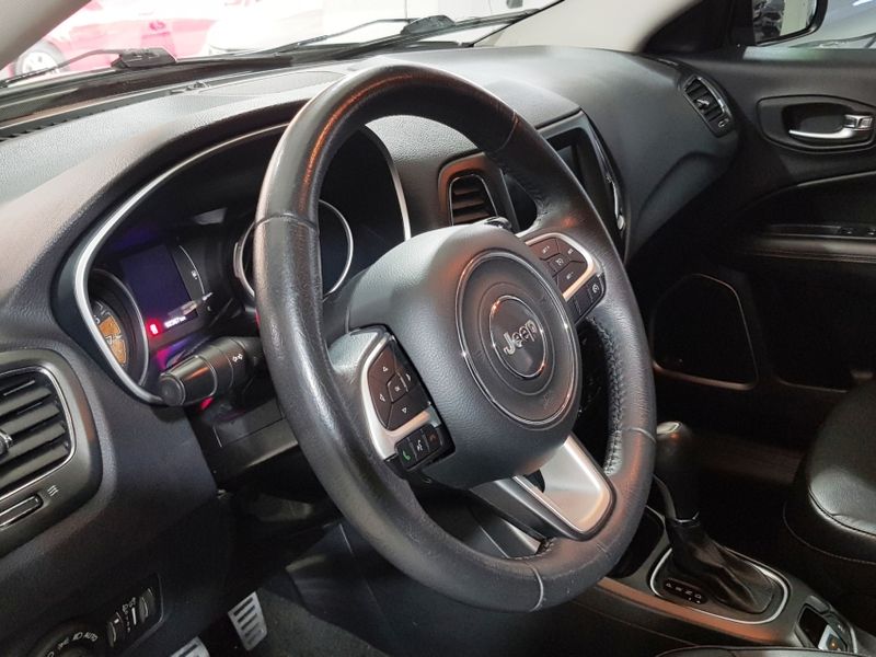 JEEP COMPASS 2.0 16V FLEX LONGITUDE AUTOMÁTICO 2017/2017 ADVANT AUTOMÓVEIS CAXIAS DO SUL / Carros no Vale