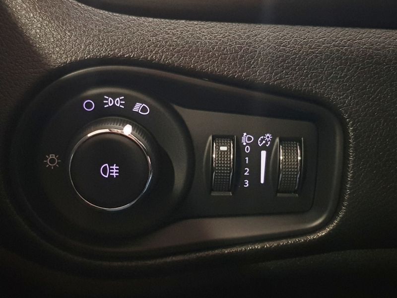 JEEP RENEGADE 1.8 16V FLEX SPORT 4P AUTOMÁTICO 2018/2018 ADVANT AUTOMÓVEIS CAXIAS DO SUL / Carros no Vale JEEP RENEGADE 1.8 16V FLEX SPORT 4P AUTOMÁTICO 2018/2018 ADVANT AUTOMÓVEIS CAXIAS DO SUL / Carros no Vale