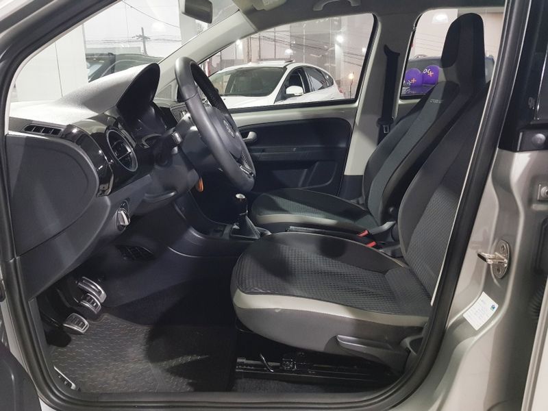 Volkswagen CROSS UP 1.0 TSI 12V FLEX 4P MANUAL 2016/2017 ADVANT AUTOMÓVEIS CAXIAS DO SUL / Carros no Vale