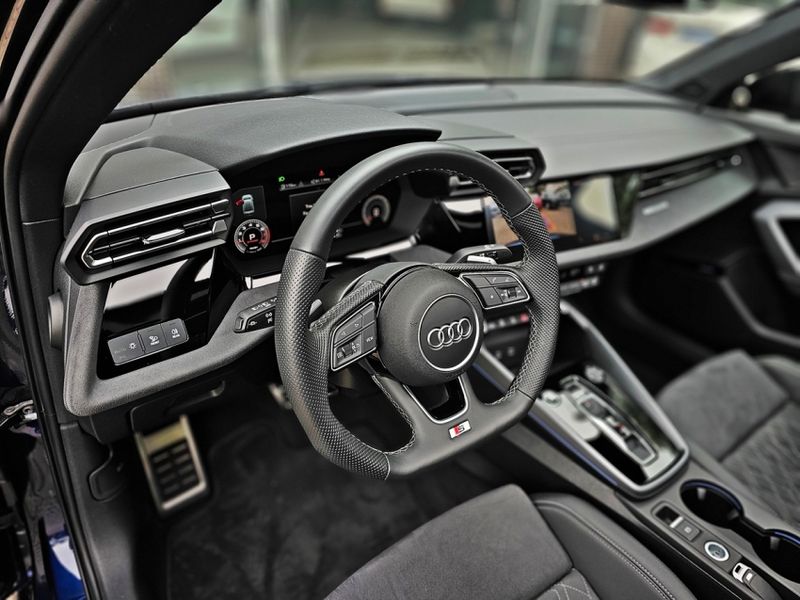 Audi A3 2.0 40 TFSI GASOLINA SEDAN PERFORMANCE BLACK S-TRONIC 2024/2025 CARRO DEZ NOVO HAMBURGO / Carros no Vale Audi A3 2.0 40 TFSI GASOLINA SEDAN PERFORMANCE BLACK S-TRONIC 2024/2025 CARRO DEZ NOVO HAMBURGO / Carros no Vale