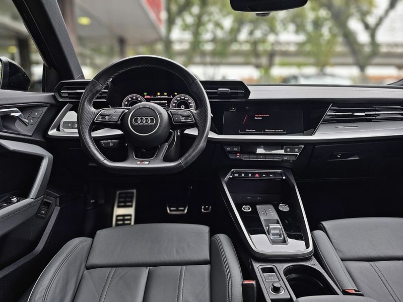 Audi A3 2.0 40 TFSI MHEV SEDAN PERFORMANCE BLACK S-TRONIC 2023/2023 CARRO DEZ NOVO HAMBURGO / Carros no Vale