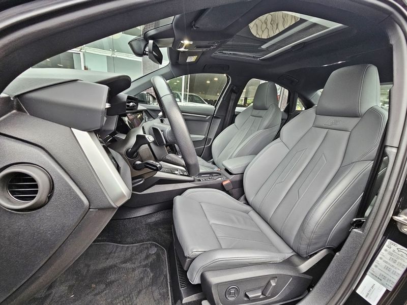 Audi A3 2.0 40 TFSI MHEV SEDAN PERFORMANCE BLACK S-TRONIC 2023/2023 CARRO DEZ NOVO HAMBURGO / Carros no Vale
