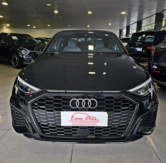 Audi A3 2.0 40 TFSI MHEV SEDAN PERFORMANCE BLACK S-TRONIC 2023/2023 CARRO DEZ NOVO HAMBURGO / Carros no Vale