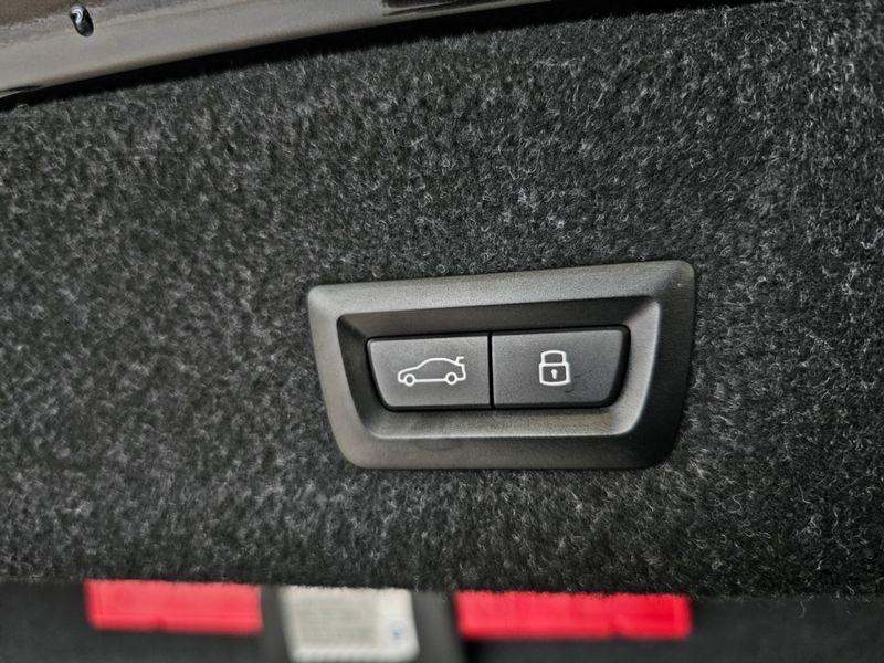 BMW 320i 2.0 16V TURBO FLEX M SPORT AUTOMÁTICO 2023/2024 CARRO DEZ NOVO HAMBURGO / Carros no Vale BMW 320i 2.0 16V TURBO FLEX M SPORT AUTOMÁTICO 2023/2024 CARRO DEZ NOVO HAMBURGO / Carros no Vale