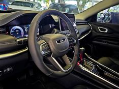 JEEP COMMANDER 1.3 T270 TURBO FLEX LONGITUDE AT6 2024/2025 CARRO DEZ NOVO HAMBURGO / Carros no Vale