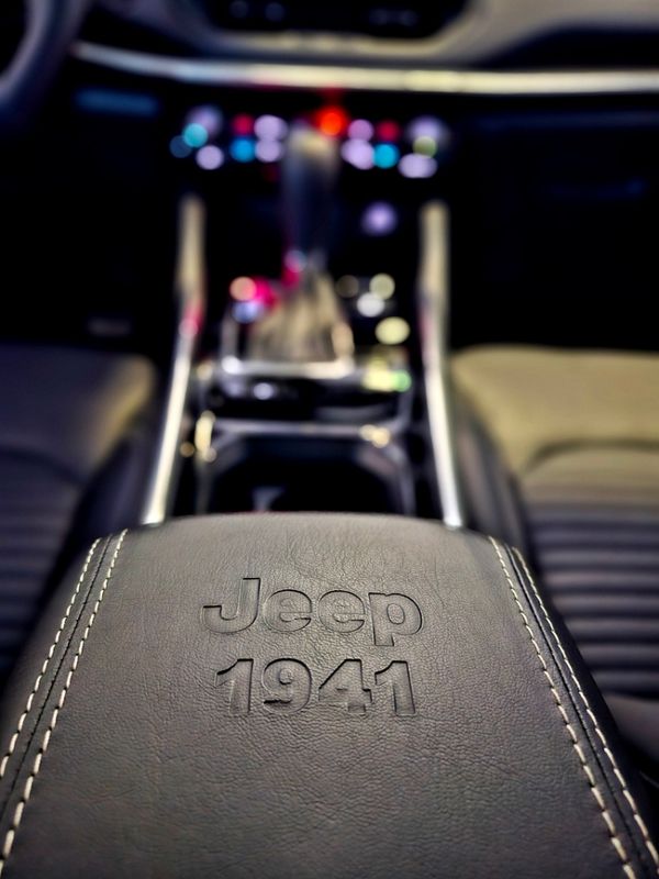 JEEP COMMANDER 1.3 T270 TURBO FLEX LONGITUDE AT6 2024/2025 CARRO DEZ NOVO HAMBURGO / Carros no Vale JEEP COMMANDER 1.3 T270 TURBO FLEX LONGITUDE AT6 2024/2025 CARRO DEZ NOVO HAMBURGO / Carros no Vale