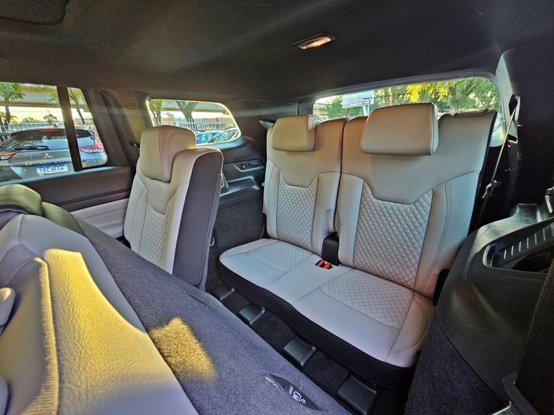 JEEP COMMANDER 1.3 T270 TURBO FLEX OVERLAND AT6 2023/2023 CARRO DEZ NOVO HAMBURGO / Carros no Vale JEEP COMMANDER 1.3 T270 TURBO FLEX OVERLAND AT6 2023/2023 CARRO DEZ NOVO HAMBURGO / Carros no Vale