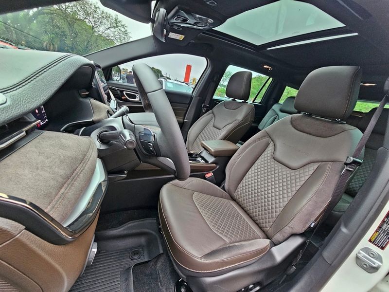 JEEP COMMANDER 2.0 TD380 TURBO DIESEL OVERLAND AT9 2022/2022 CARRO DEZ NOVO HAMBURGO / Carros no Vale JEEP COMMANDER 2.0 TD380 TURBO DIESEL OVERLAND AT9 2022/2022 CARRO DEZ NOVO HAMBURGO / Carros no Vale