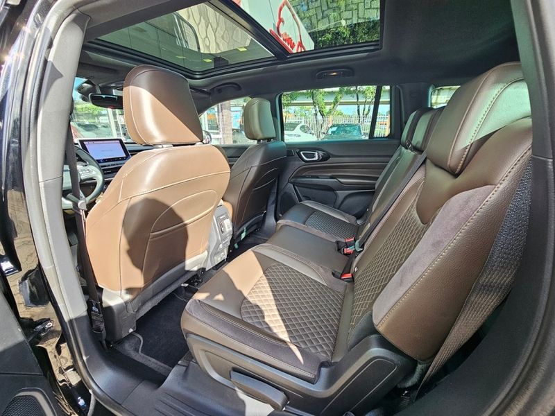 JEEP COMMANDER 2.0 TD380 TURBO DIESEL OVERLAND AT9 2022/2022 CARRO DEZ NOVO HAMBURGO / Carros no Vale