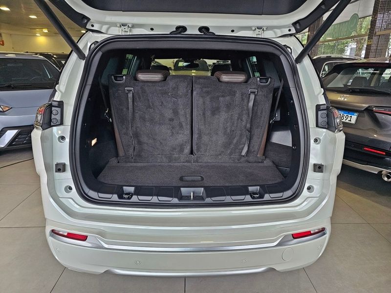 JEEP COMMANDER 2.0 TD380 TURBO DIESEL OVERLAND AT9 2022/2022 CARRO DEZ NOVO HAMBURGO / Carros no Vale JEEP COMMANDER 2.0 TD380 TURBO DIESEL OVERLAND AT9 2022/2022 CARRO DEZ NOVO HAMBURGO / Carros no Vale