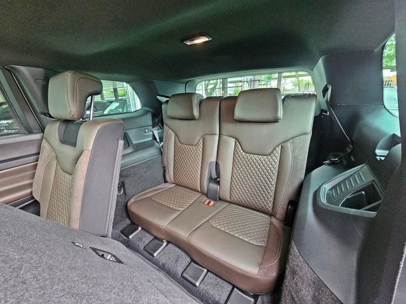 JEEP COMMANDER 2.2 TURBO DIESEL OVERLAND AT9 2026/2026 CARRO DEZ NOVO HAMBURGO / Carros no Vale