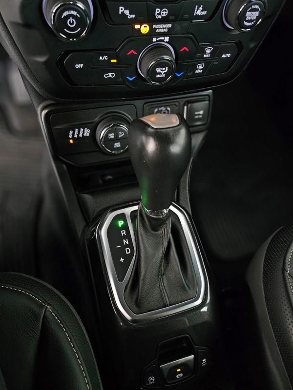 JEEP RENEGADE 1.3 T270 TURBO FLEX S 4X4 AT9 2023/2023 CARRO DEZ NOVO HAMBURGO / Carros no Vale