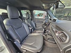 JEEP RENEGADE 1.3 T270 TURBO FLEX S 4X4 AT9 2023/2023 CARRO DEZ NOVO HAMBURGO / Carros no Vale