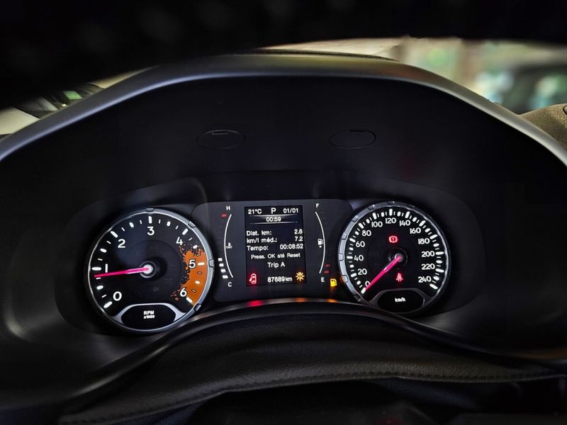 JEEP RENEGADE 2.0 16V TURBO DIESEL LONGITUDE 4P 4X4 AUTOMÁTICO 2015/2016 CARRO DEZ NOVO HAMBURGO / Carros no Vale JEEP RENEGADE 2.0 16V TURBO DIESEL LONGITUDE 4P 4X4 AUTOMÁTICO 2015/2016 CARRO DEZ NOVO HAMBURGO / Carros no Vale