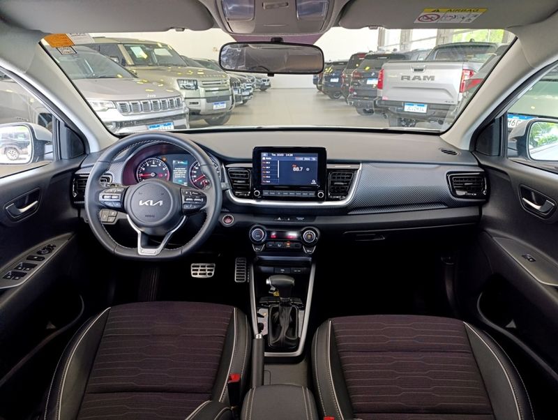 KIA STONIC 1.0 TGDI MHEV SX AUTOMÁTICO 2023/2024 CARRO DEZ NOVO HAMBURGO / Carros no Vale